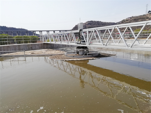 中心传动刮吸泥机